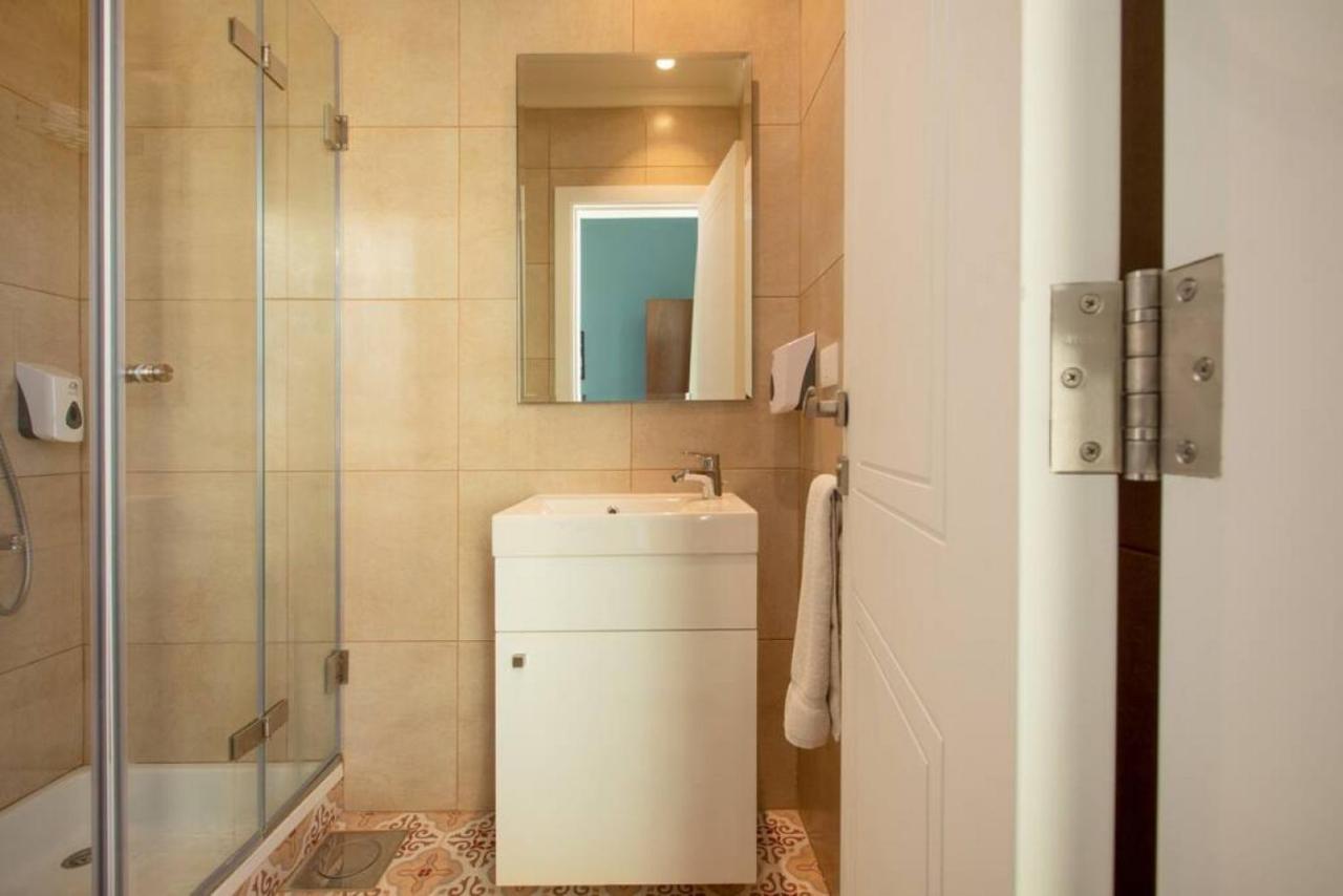 Teta Hayat-503 In Mar Mikhael
